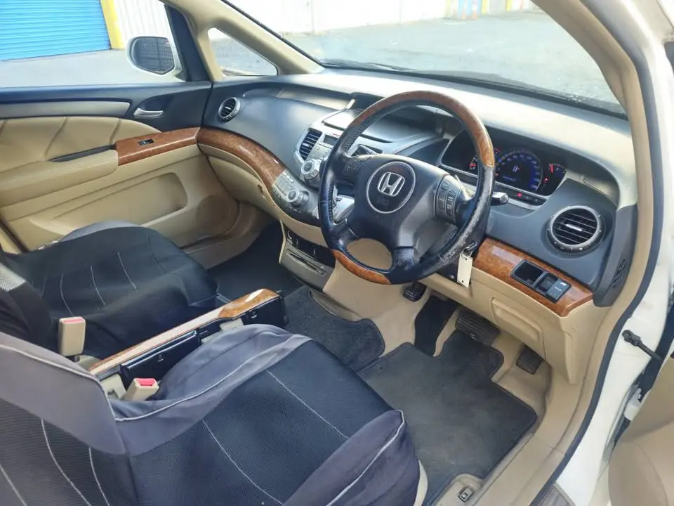 19-06-20026-2005-honda-oddessy-automatic-012.webp